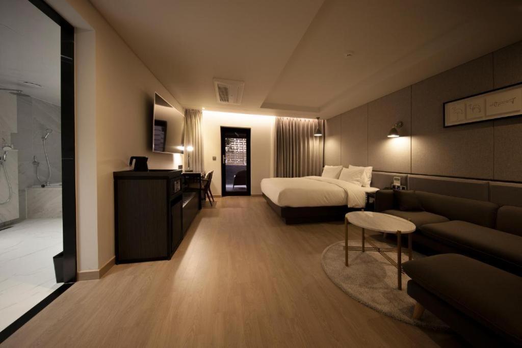 Hound Hotel Yeonsan Busan Extérieur photo
